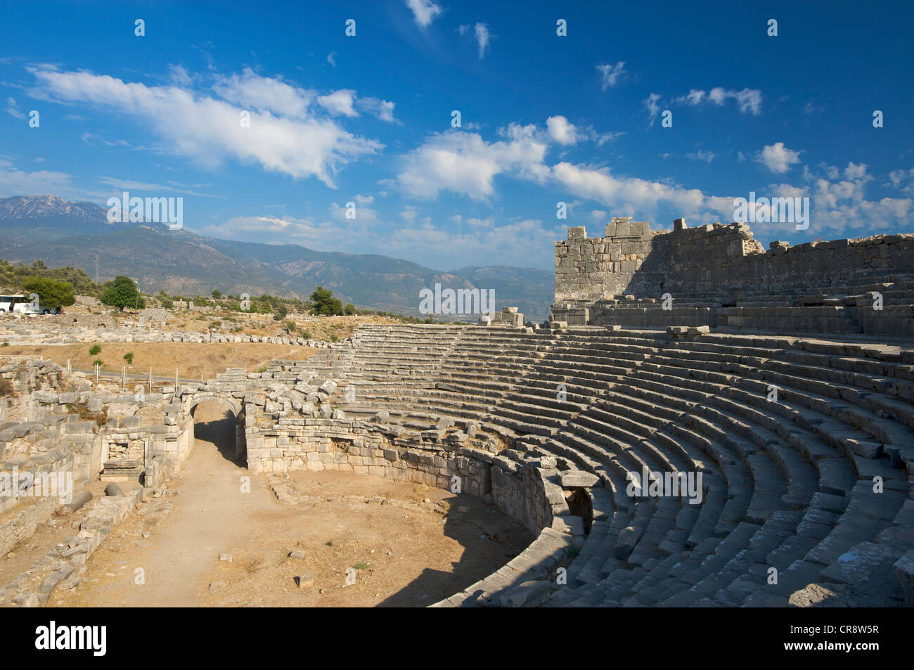 Amphitheater und Säule Gräber, Xanthos, Lykien, Südküste, Türkei Stockfoto