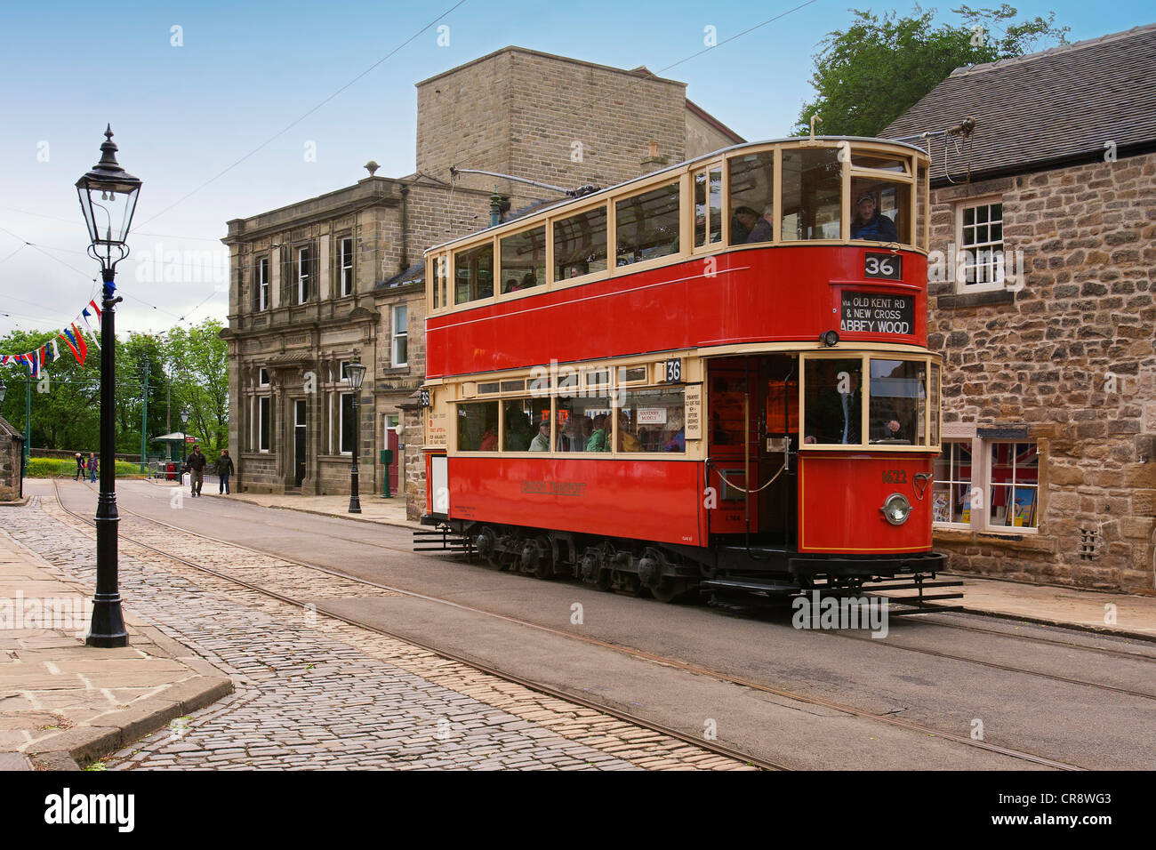 London 1622 Tram (Straßenbahn E1 30er Jahre) an der National Tramway Dorfmuseum, Crich, Derbyshire, UK Stockfoto