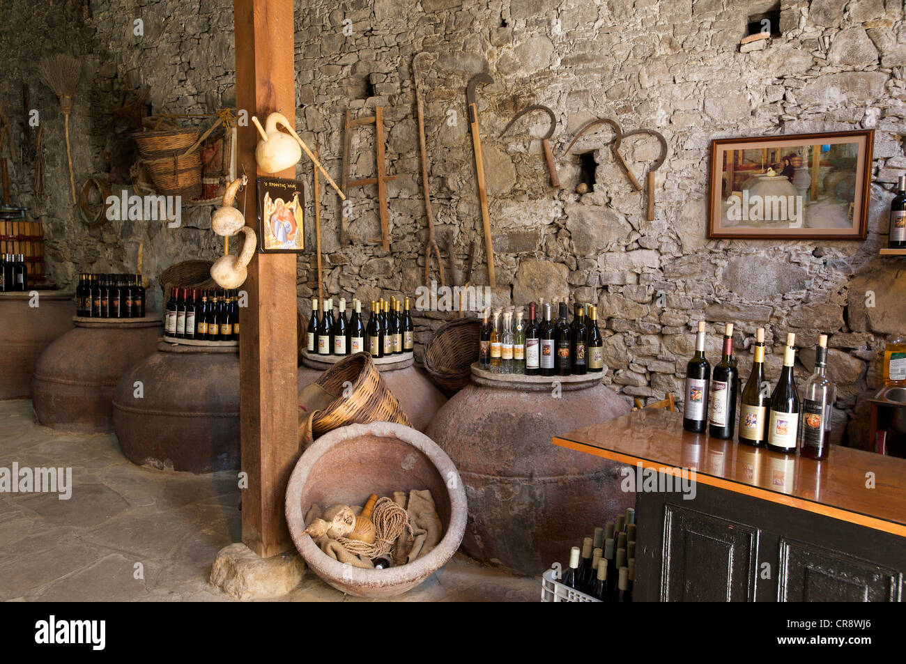 Weinverkauf in Omodos, Troodos-Gebirge, Südzypern Stockfoto