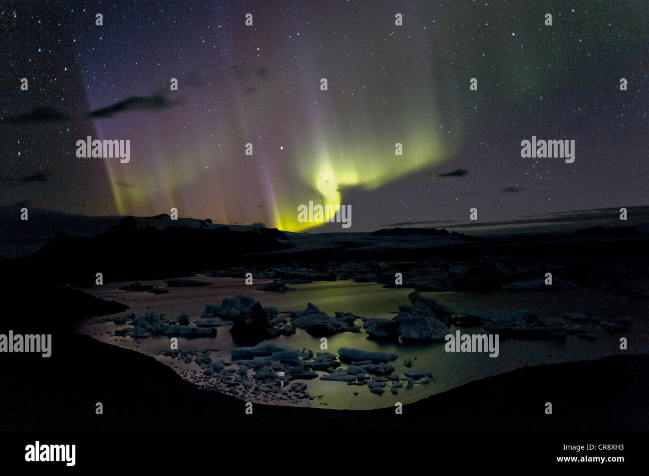 Polarlichter (Aurora Borealis), über Joekulsarlon Gletschersee und Vatnajoekull Gletscher, Joekulsarlon Gletscherlagune Stockfoto