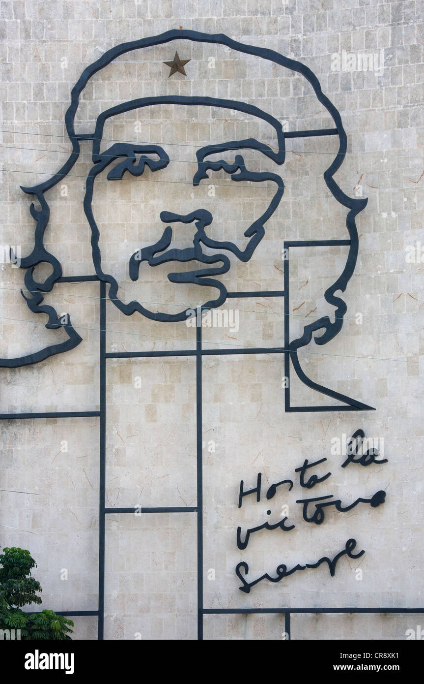 Gebäude des Innenministeriums mit Porträt von Che Gveara in Plaza De La Revolution, Havanna, Kuba Stockfoto