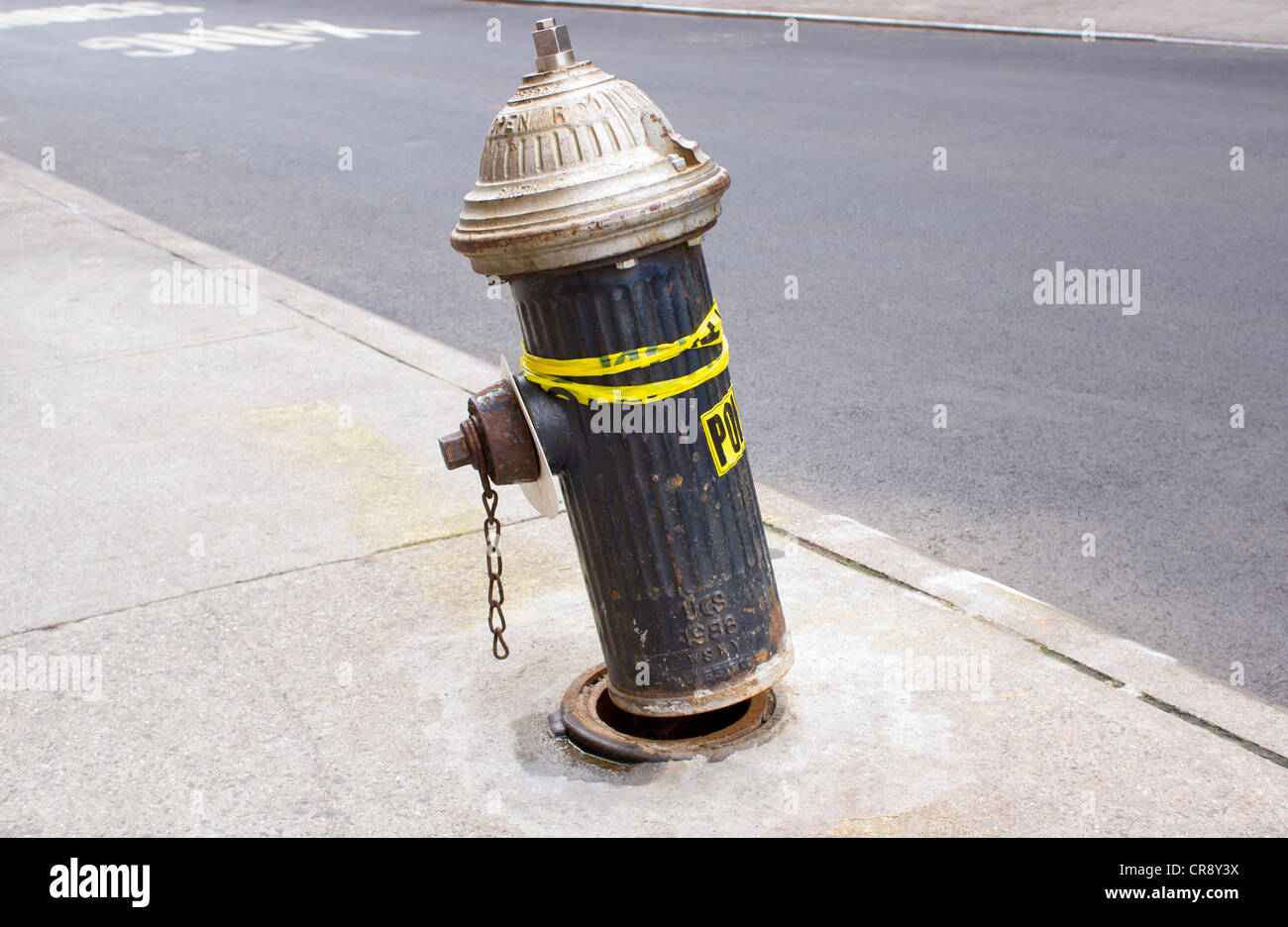 Eine alte kaputt gebrochen Hydranten in New York City Stockfoto