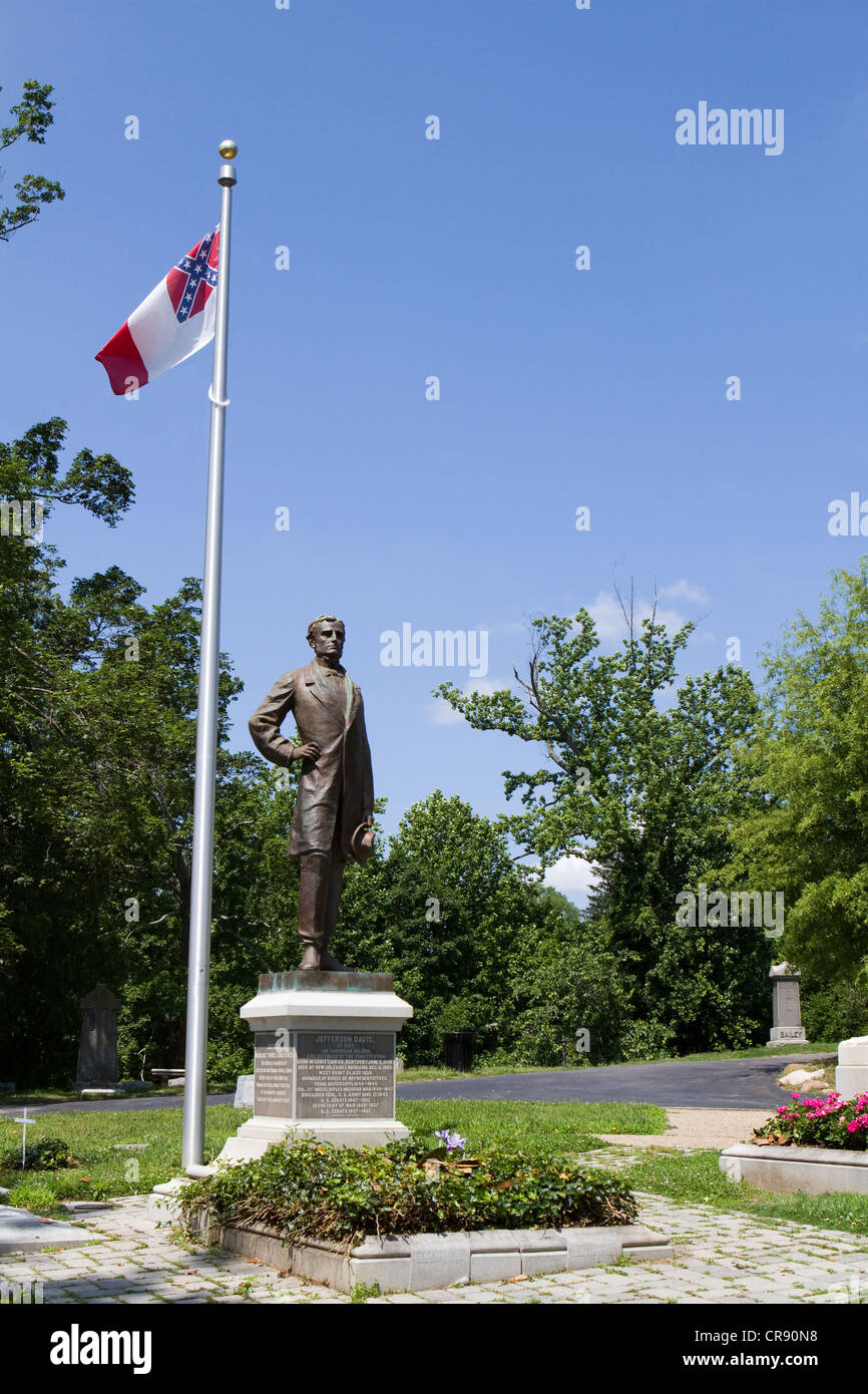 Grab, Statue und letzte Ruhestätte von Jefferson Davis, Präsident der Konföderation, befindet sich auf dem Hollywood Cemetery in Richmond. Stockfoto