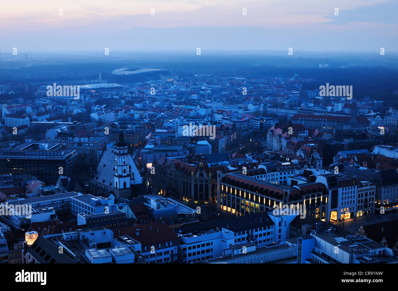 Blick auf die Stadt in der Abenddämmerung, Leipzig, Sachsen, Deutschland, Europa Stockfoto