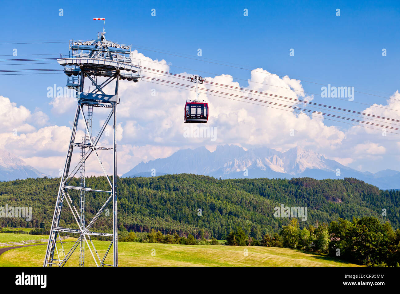 Rittner Seilbahn auf den Ritten Berg, Latemar Berge auf der Rückseite, Provinz von Bolzano-Bozen, Italien, Europa Stockfoto