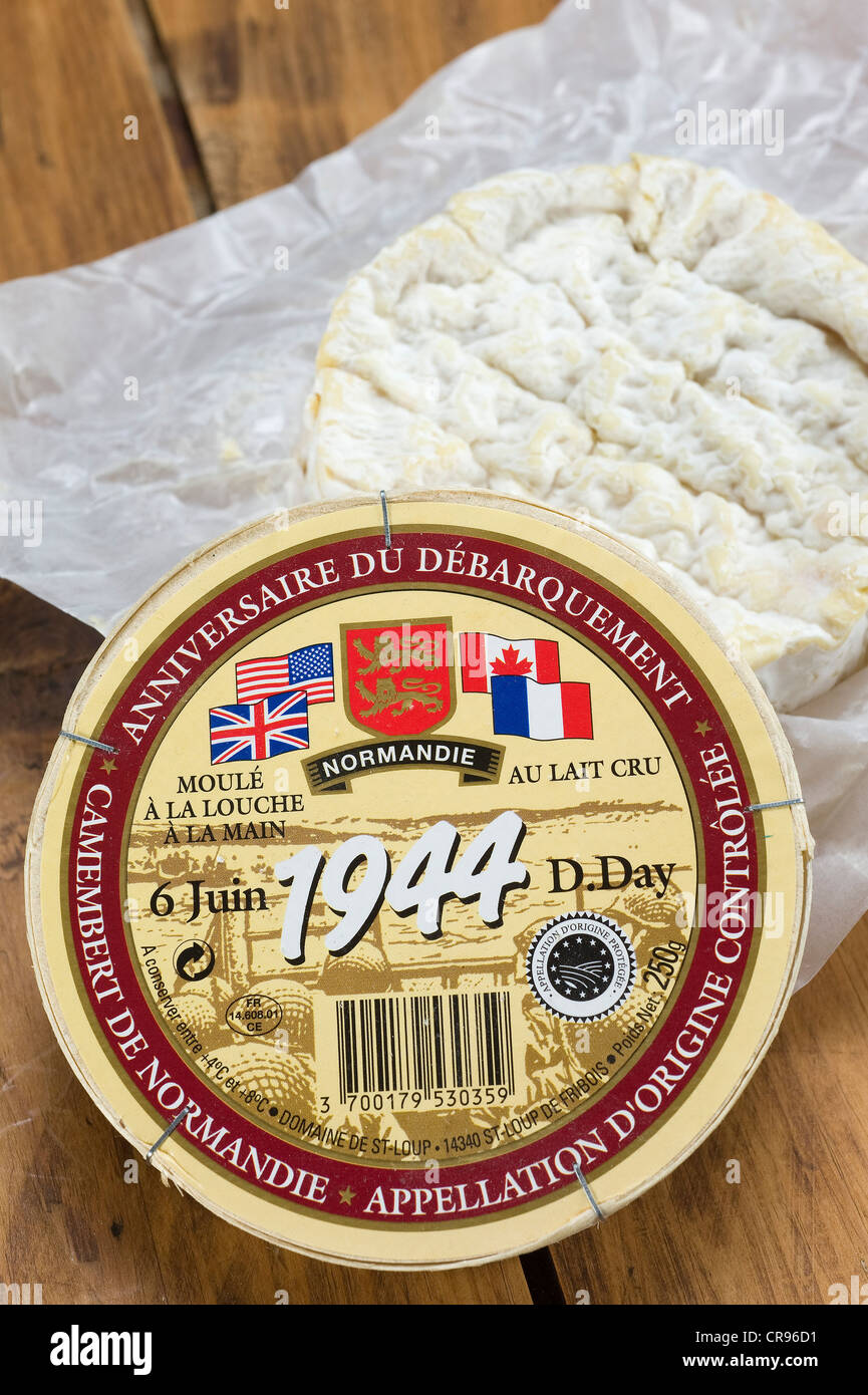 Französischer Camembert Käse, Käse aus Rohmilch aus der Normandie, in Erinnerung an den d-Day Landungen während des zweiten Weltkriegs in Verpackung Stockfoto