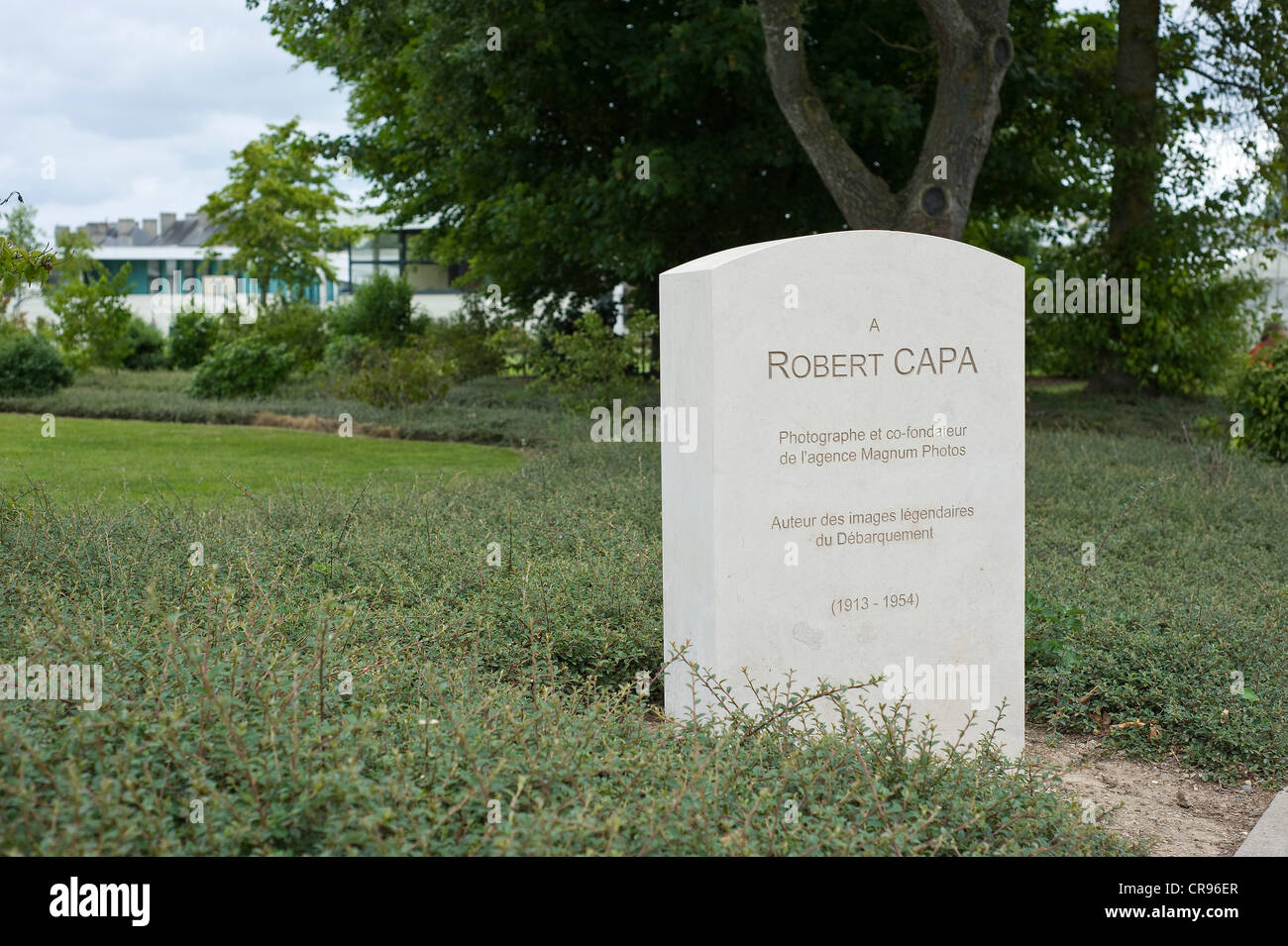 Robert Capa-Gedenkstein, Denkmal des Reporters, Denkmal für Gefallene Journalisten und Fotografen in Aktion, wurde 2006 eröffnet. Stockfoto