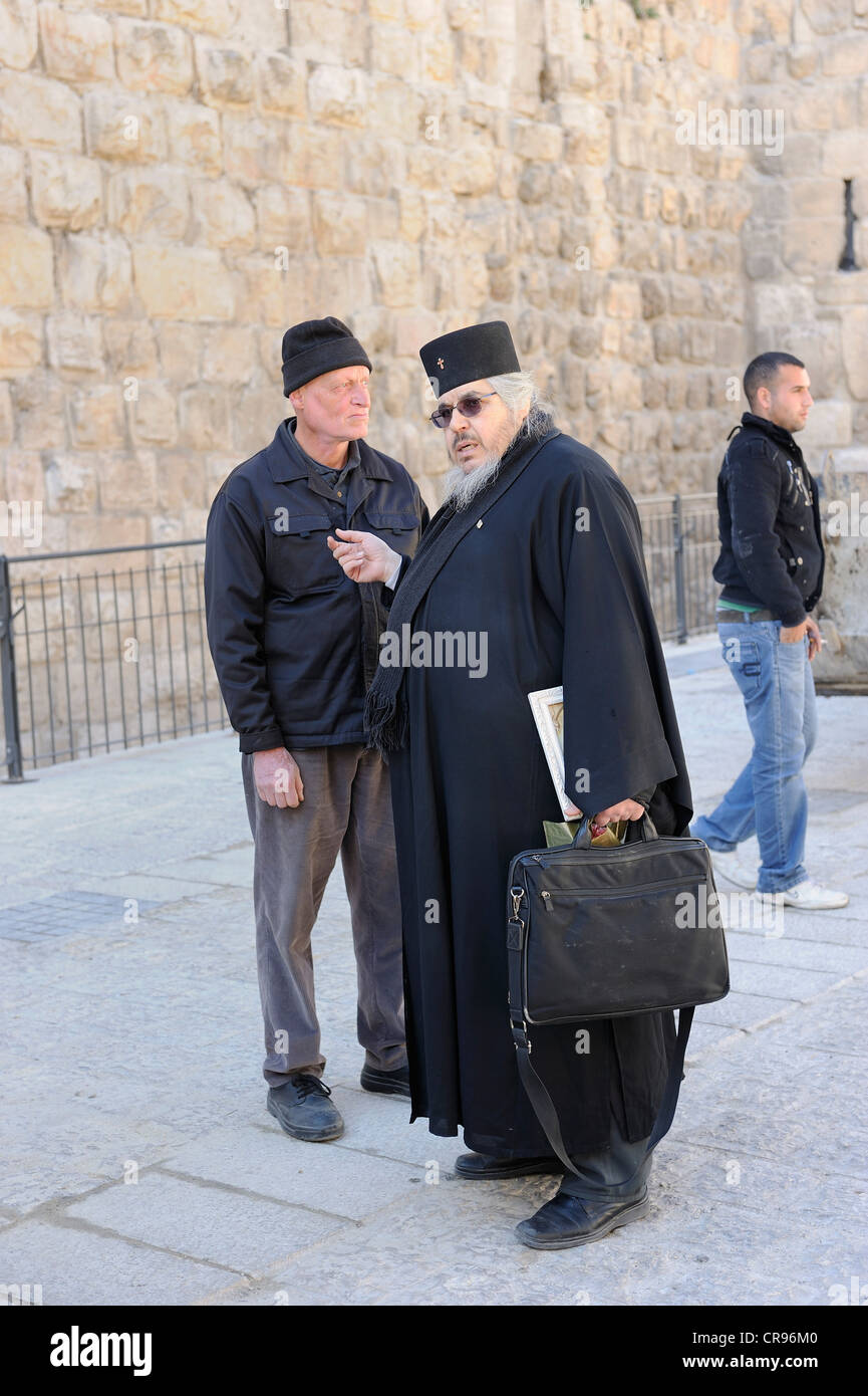 Orthodoxer Priester in der Nähe des Jaffa-Tor in der Christian Quarter in der alten Stadt von Jerusalem, Israel, Nahost Stockfoto