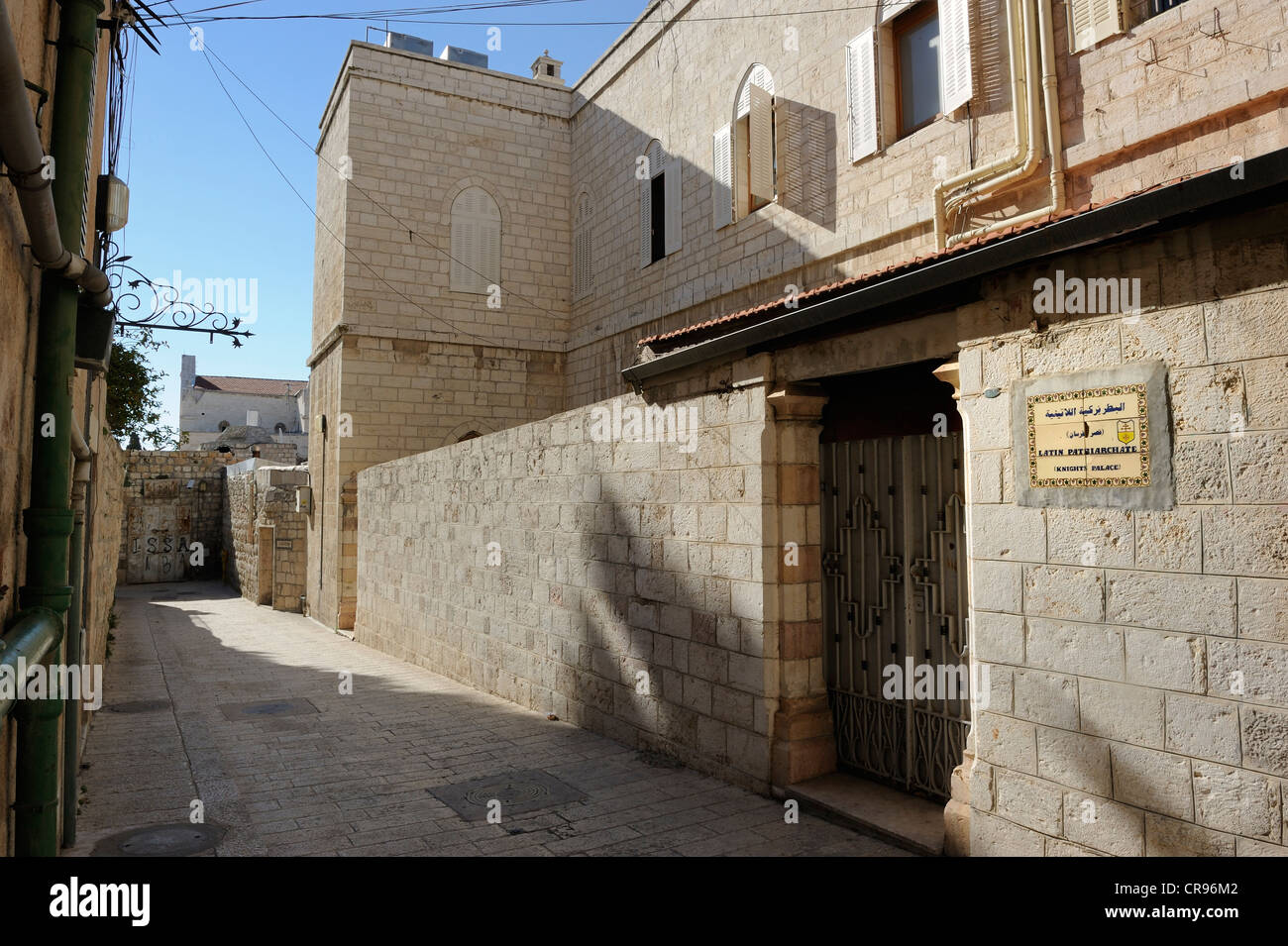 Gasse vor dem Lateinischen Patriarchen von Jerusalem, mit Straßennamen, Christian Quarter, alte Stadt von Jerusalem, Israel Stockfoto