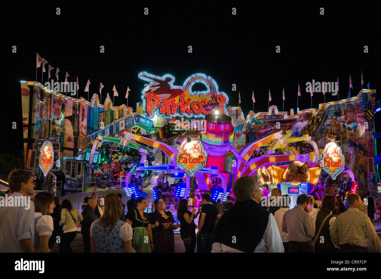 Oktoberfest, Wiesn, Parkour, eine rotierende Fahrgeschäft bei Nacht, Munich, Bavaria, Germany, Europe Stockfoto