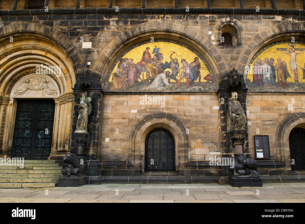 Kreuzweg und Darstellung der Kreuzigung in St. Petri-Dom, St. Petri Dom, Bremen, Deutschland, Europa Stockfoto