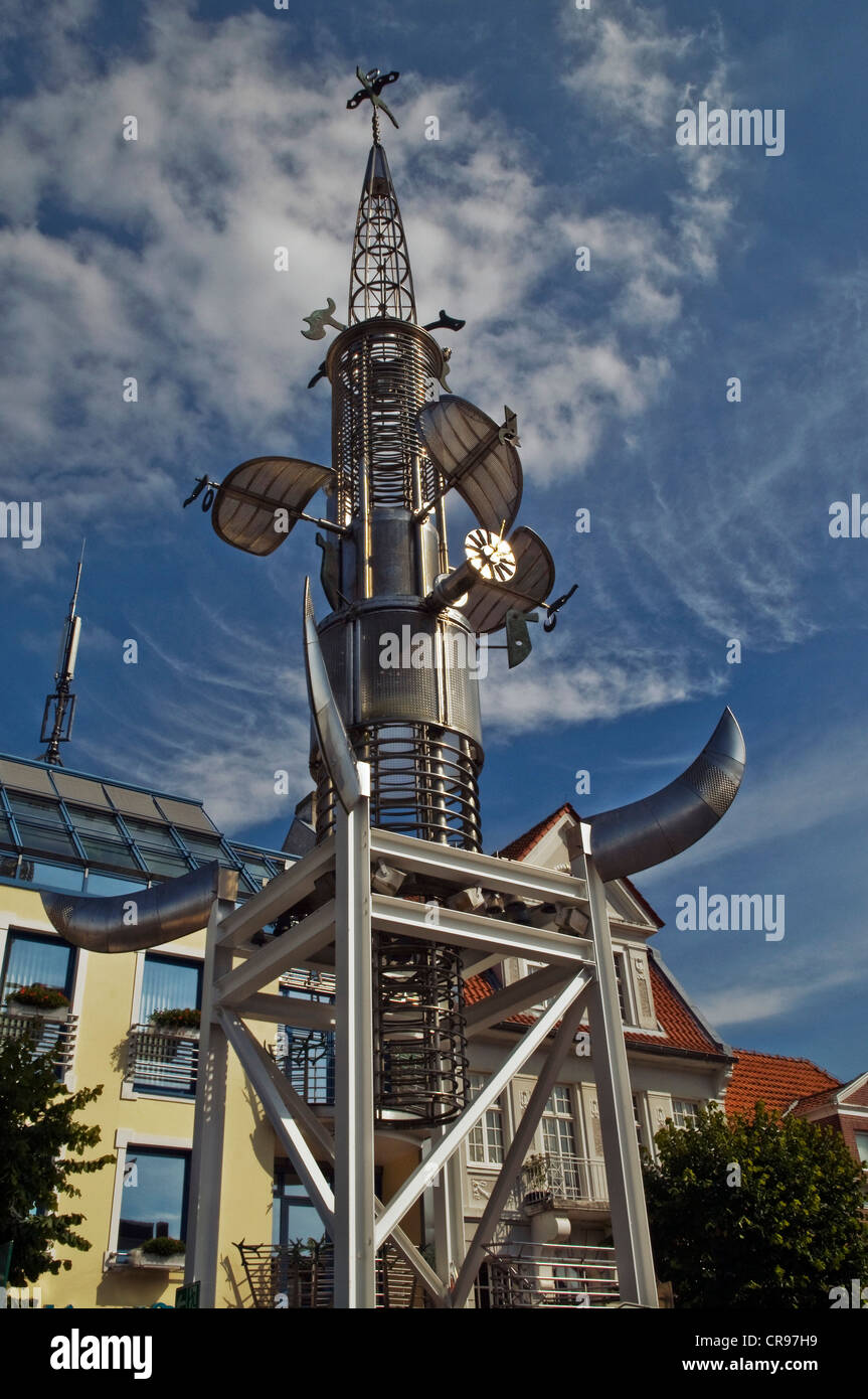 Turm aus Recycling rostfreiem Stahl gefertigt, 25 Meter hoch, durch Künstler Albert Sous, ein Einwohner von Aachen, Am Marktplatz Platz Stockfoto
