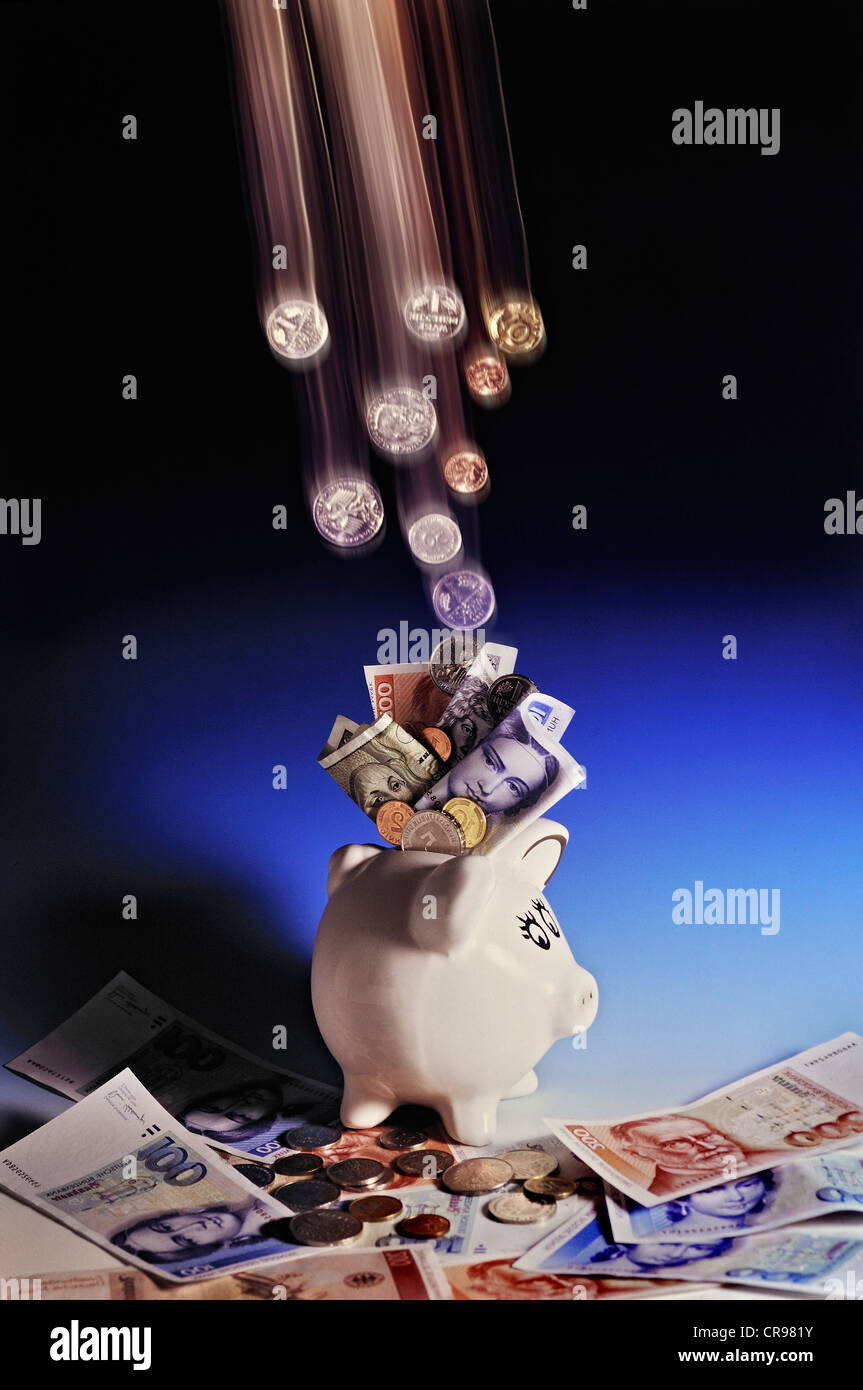 D-Mark-Banknoten und-Münzen mit ein Sparschwein Stockfoto