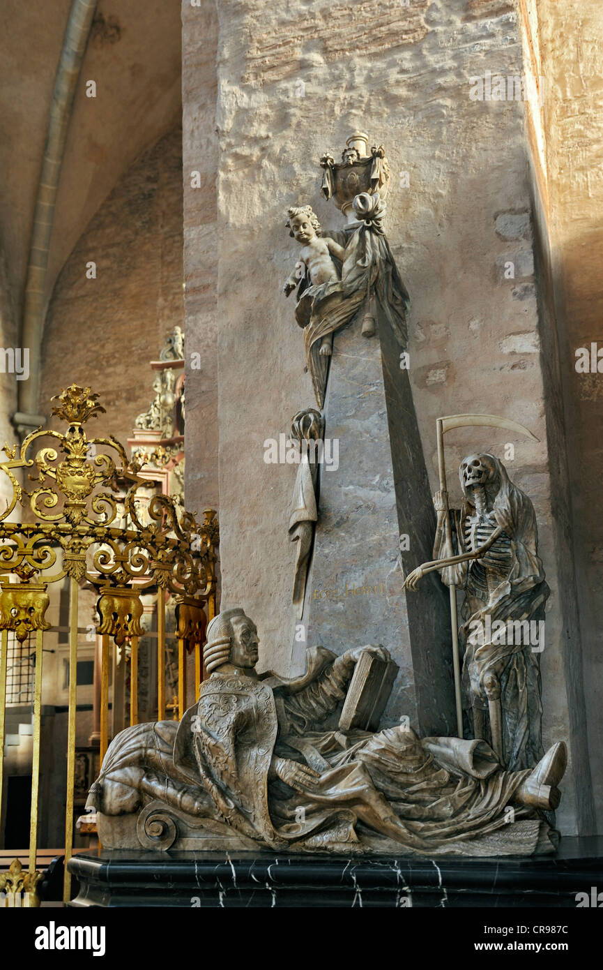 Kenotaph, leeres Grab, Denkmal mit Abbildung der Sensenmann, Trierer