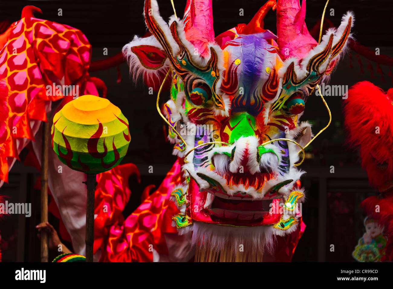 Drachentanz feiert Chinesisches Neujahr in China Town. Stockfoto