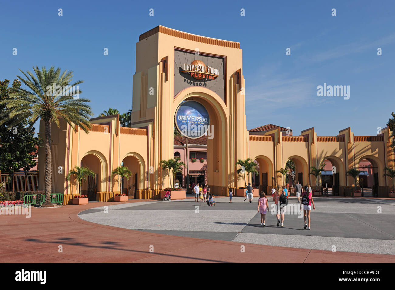 ORLANDO, FLORIDA - 4. Juni 2012: Universal Studios Theme Park Eingang Logo am Gebäude Stockfoto