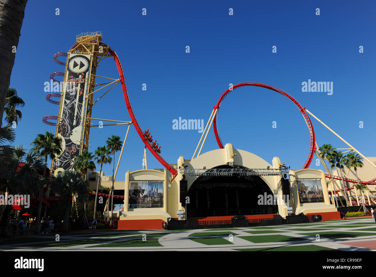 ORLANDO, FLORIDA - 4. Juni 2012: Universal Studios Hollywood Rip Ride Rockit Achterbahn Stockfoto
