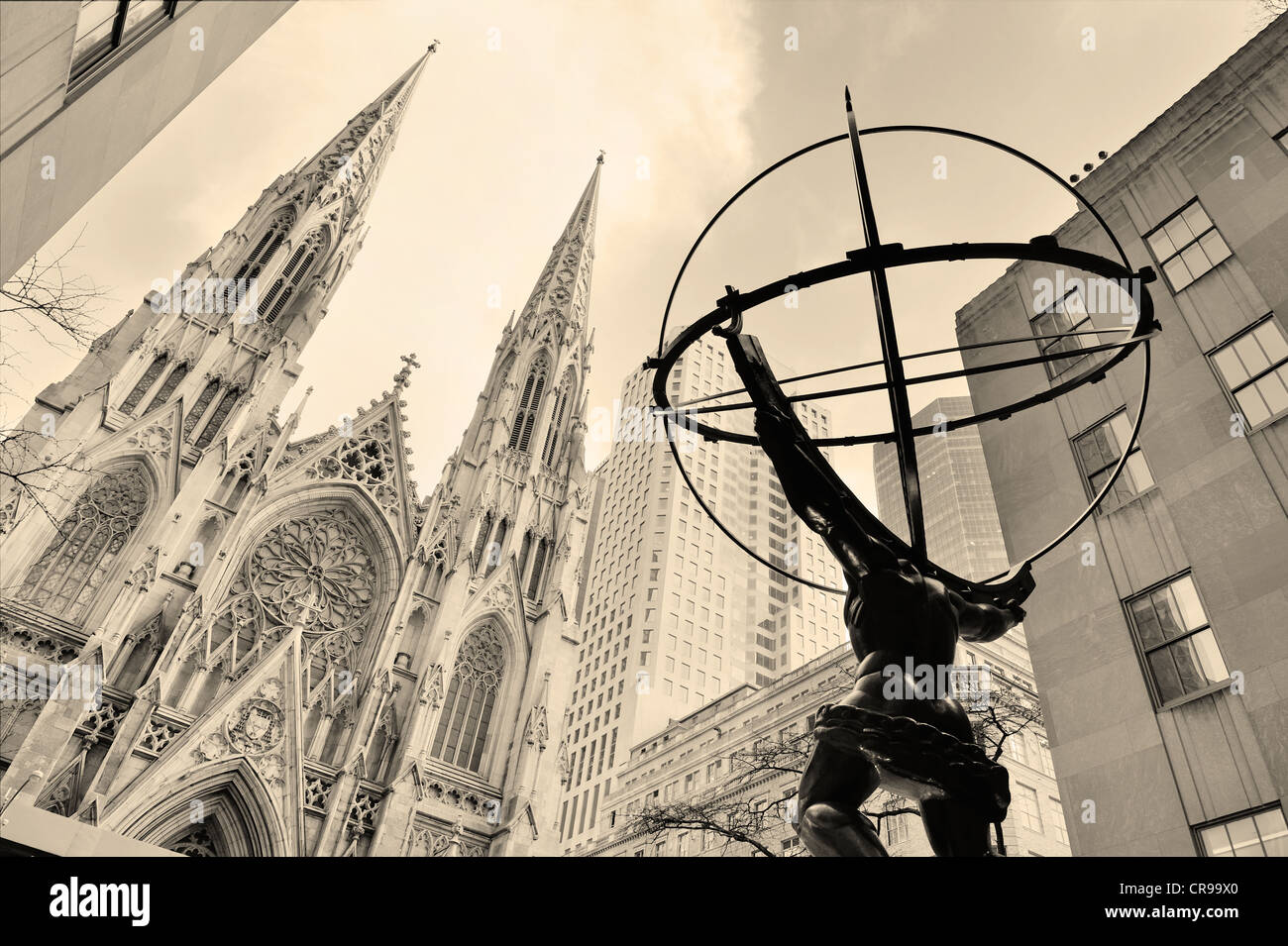 Atlas-Statue und St. Patricks Kathedrale Stockfoto