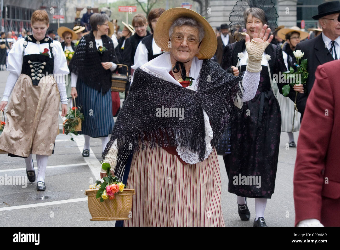 Zürich - APRIL 16: Mitglied der traditionellen jährlichen Frühjahrs-Parade der Gilden, als Symbol für Ende des Winters Stockfoto