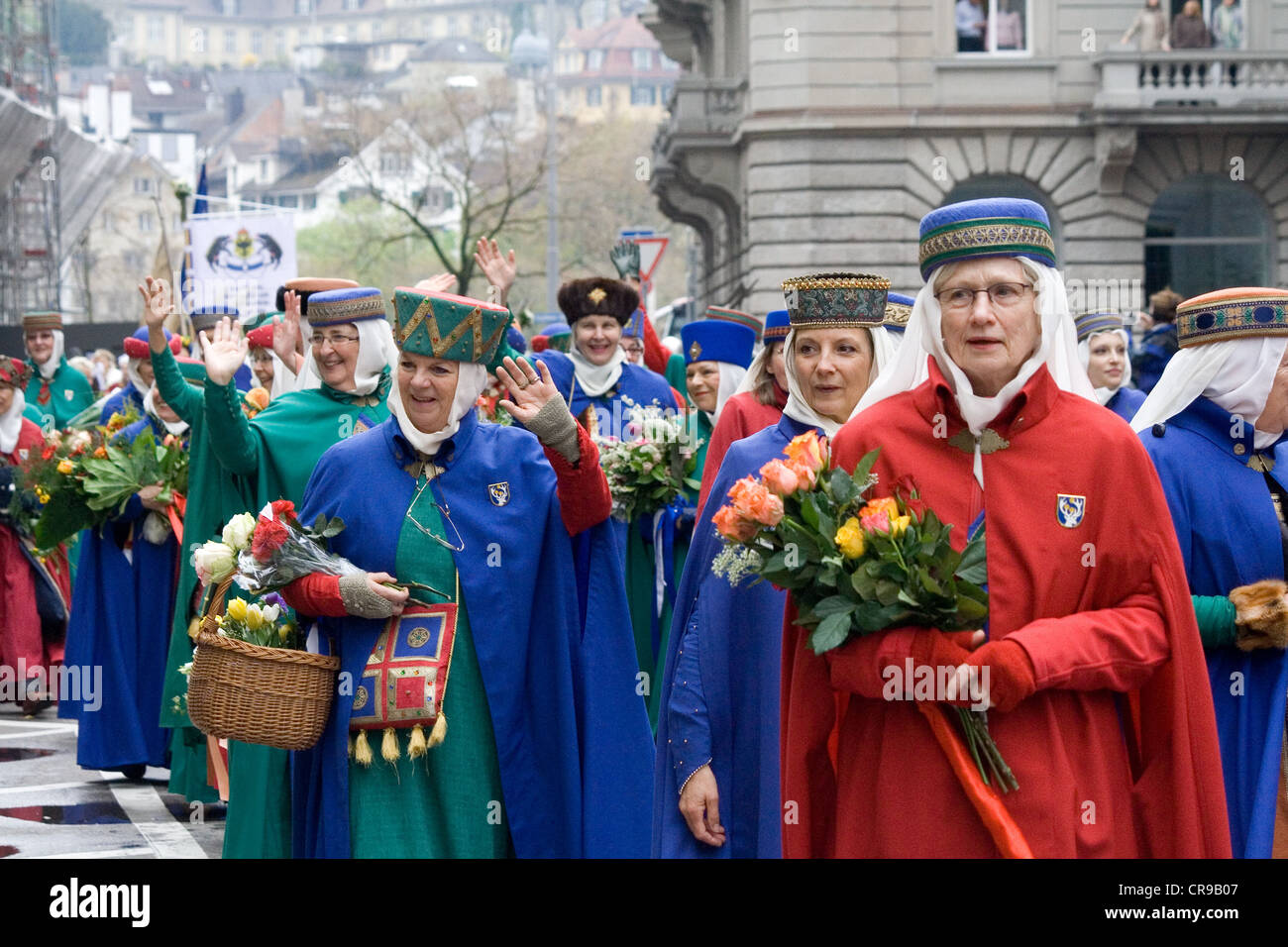 Zürich - APRIL 16: Mitglieder der traditionellen jährlichen Spring Parade der Gilden, symbolisiert Ende des Winters Stockfoto