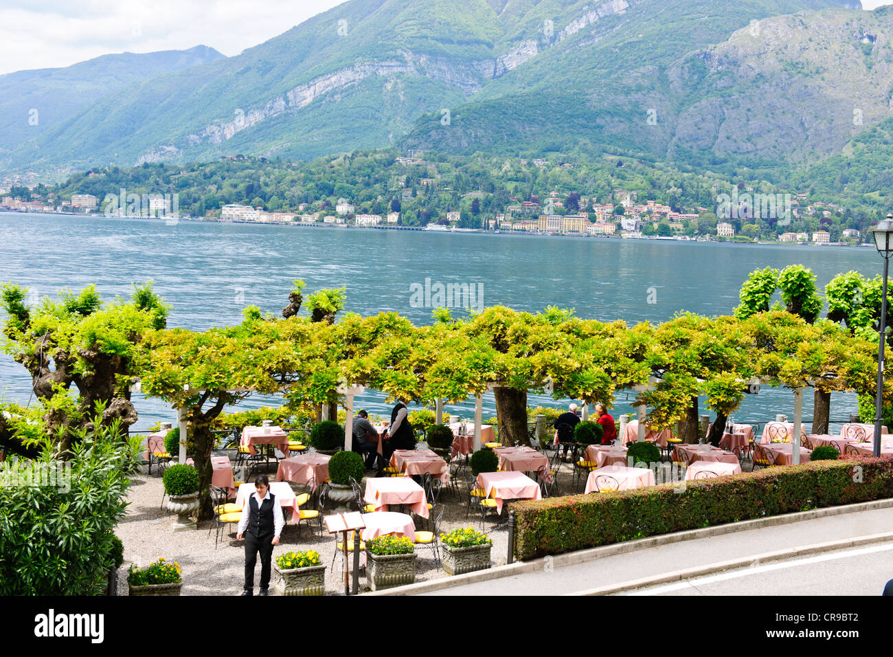 Bellagio, See überqueren, Hotels, Restaurants auf der Vorderseite zurück Straßen, Geschäfte, Blick auf den See, Gärten, Comer See, italienische Seen, Italien Stockfoto