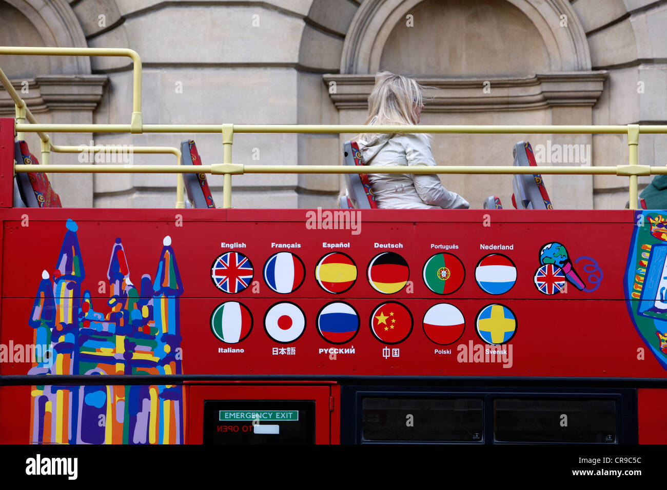 Sightseeing, offenes Deck, Bus mit Informationen in vielen verschiedenen Sprachen, Oxford, Oxfordshire, Vereinigtes Königreich, Europa. Stockfoto