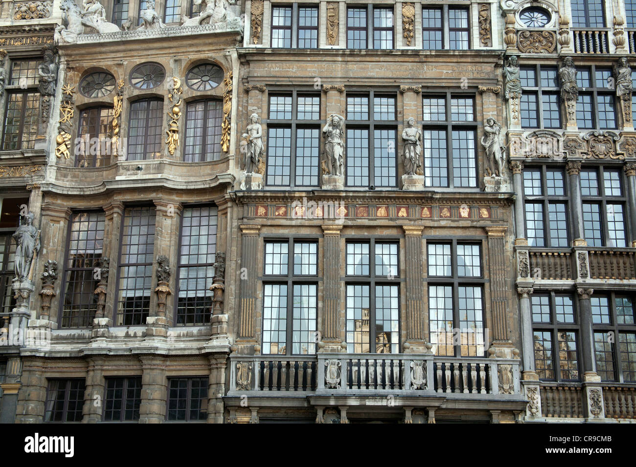 Die Fassaden der mittelalterlichen Zunfthäuser auf dem Grand Place oder Grote Markt Brüssel Belgien Stockfoto