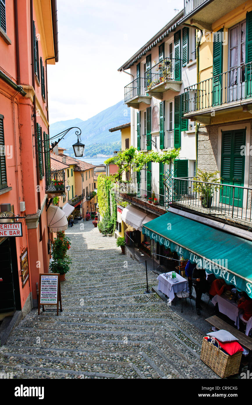 Bellagio, See überqueren, Hotels, Restaurants auf der Vorderseite zurück Straßen, Geschäfte, Blick auf den See, Gärten, Comer See, italienische Seen, Italien Stockfoto