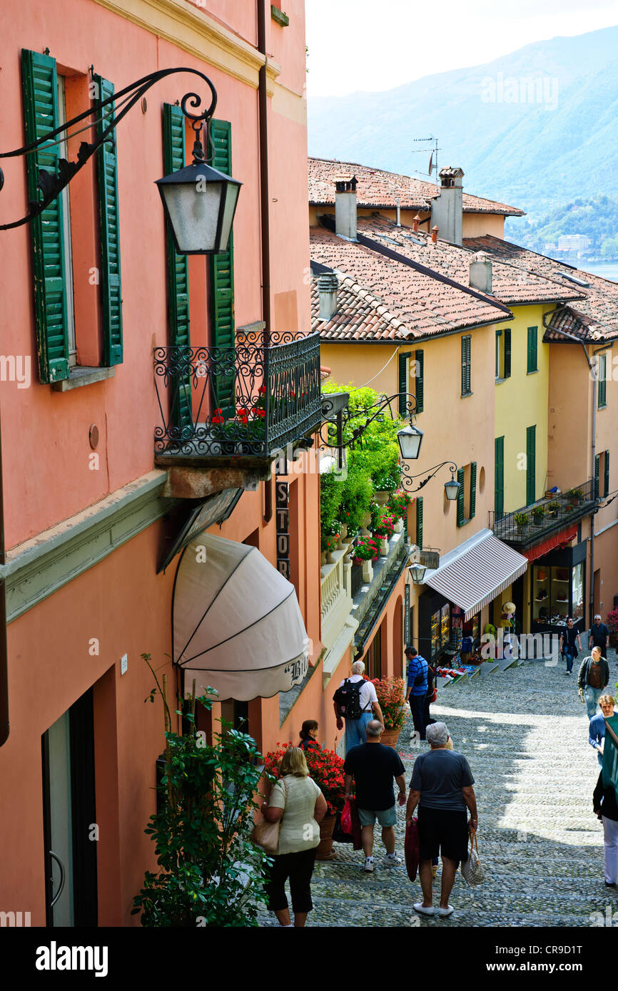 Bellagio, See überqueren, Hotels, Restaurants auf der Vorderseite zurück Straßen, Geschäfte, Blick auf den See, Gärten, Comer See, italienische Seen, Italien Stockfoto