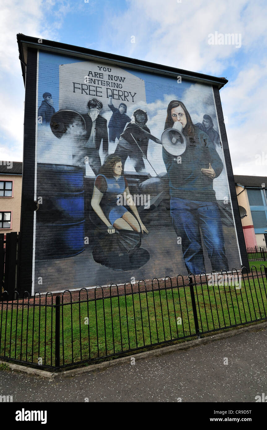 Rupublican Murales im katholischen Ghetto von Bogside, Derry, County Derry, Nordirland, Europa Stockfoto