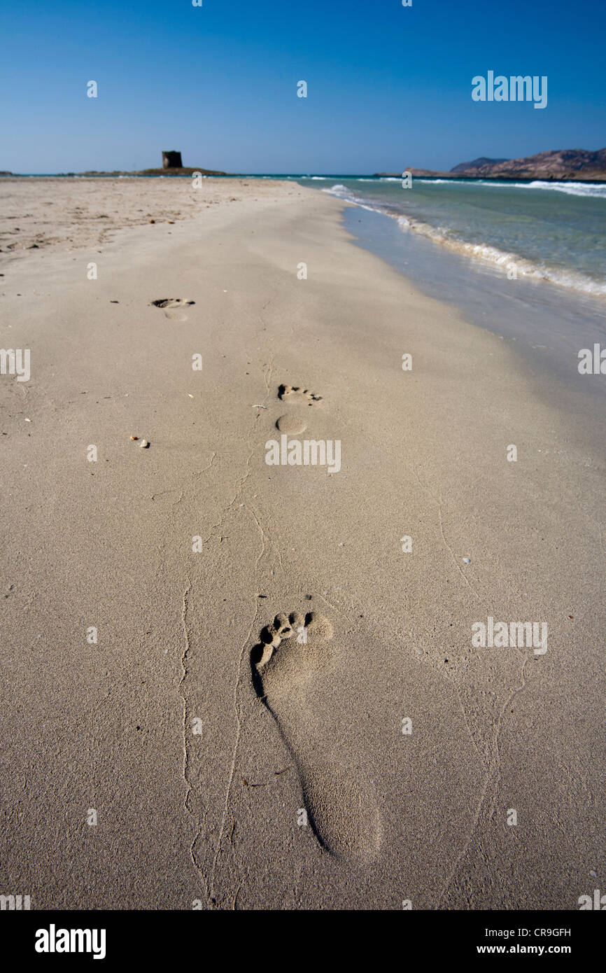 Fußspuren im Sand am Strand Pelosa, Stintino, Sardinien, Italien Stockfoto