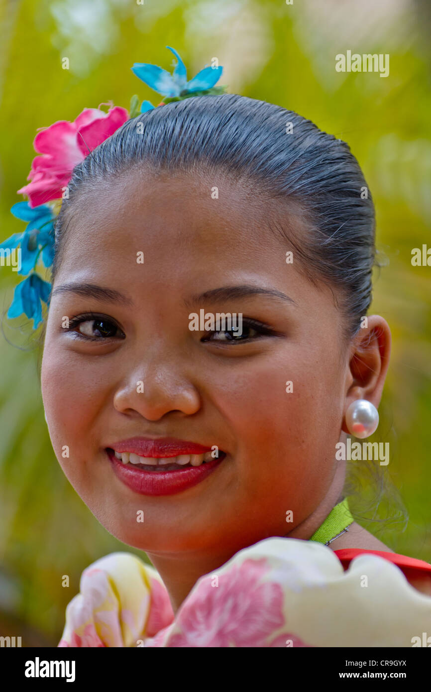 Mädchen mit bunten Haarschmuck, Manila, Philippinen Stockfoto