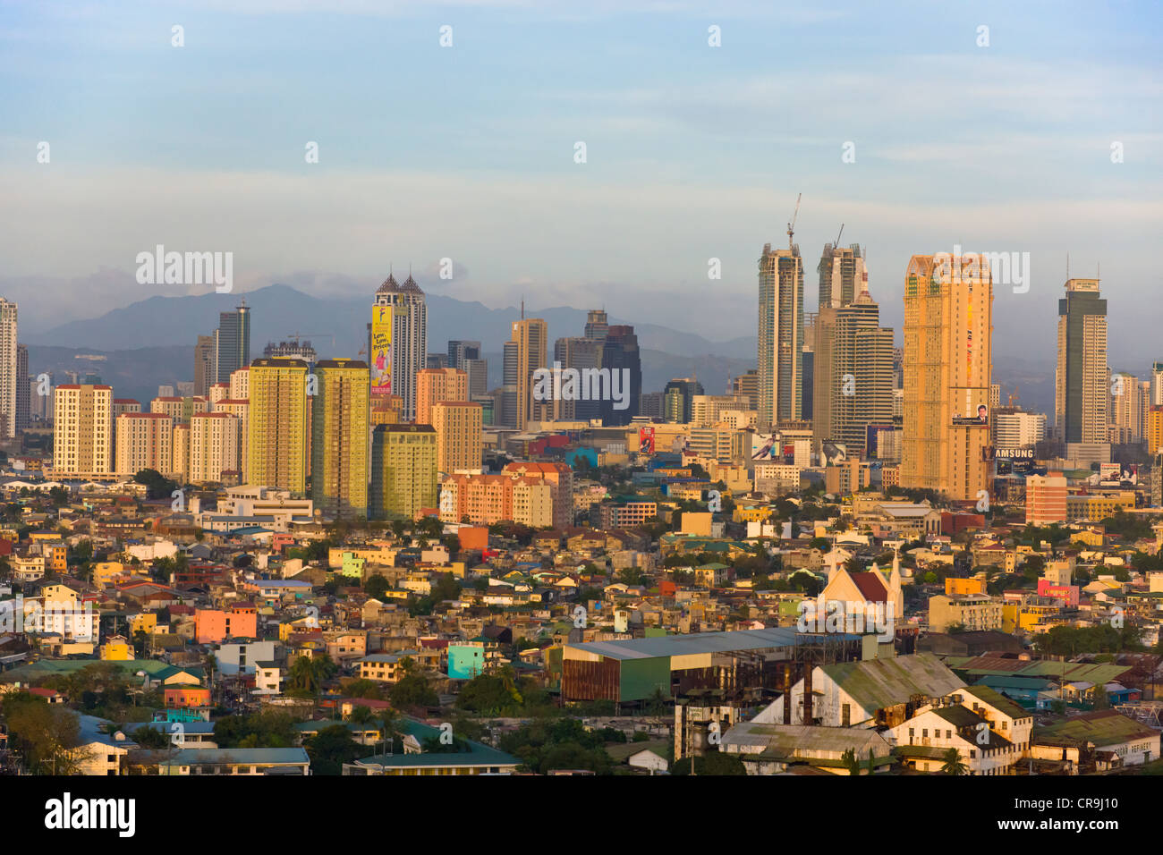 Skyline entlang der Bucht von Manila, Manila, Philippinen Stockfoto
