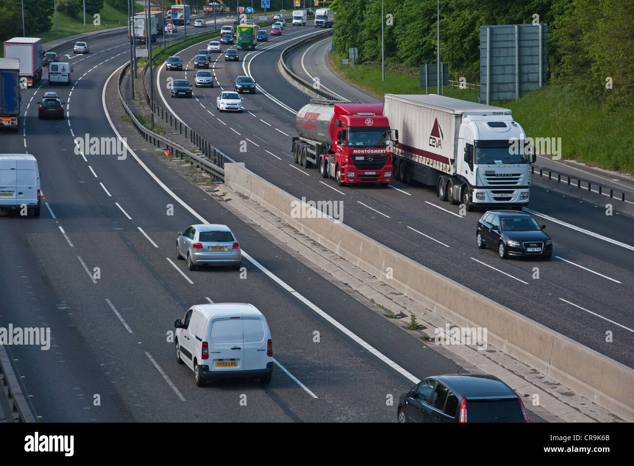 Verkehr fahren entlang der Autobahn M62 Stockfoto