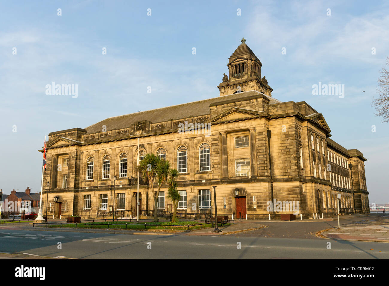 Wallasey Rathaus (1914-20) an den Ufern des Flusses Mersey an Seacombe wurde von Briggs, Wolstenholme und Thornley entworfen. Stockfoto