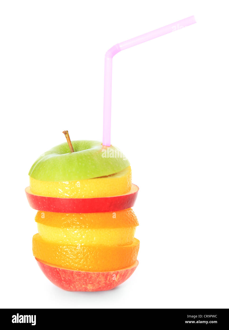 Stapel von verschiedenen Früchten mit dem Strohhalm trinken. Alle isoliert auf weißem Hintergrund. Stockfoto