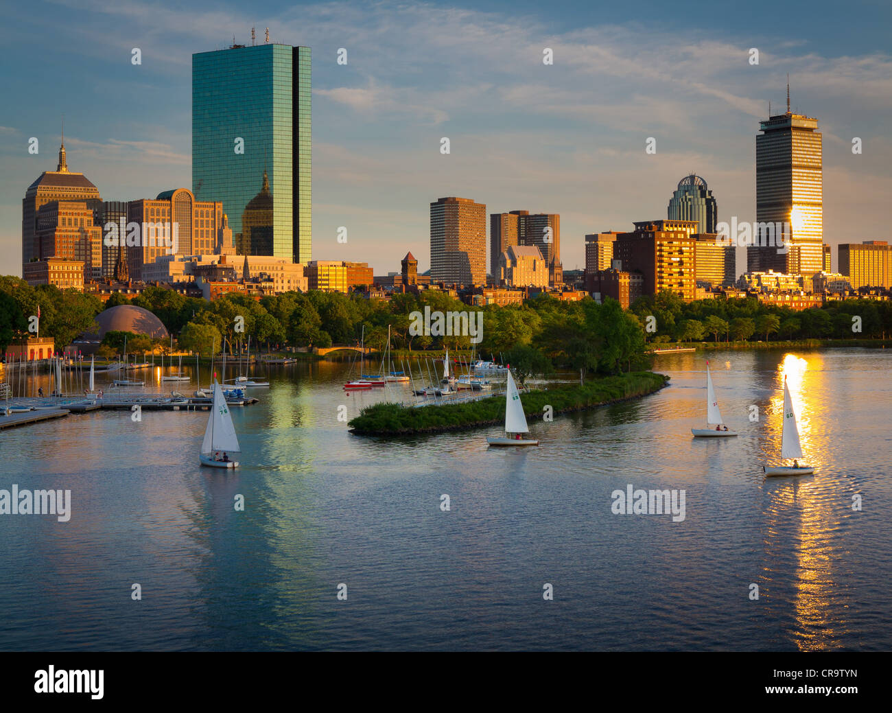 Boston und dem Charles River von Longfellow Bridge aus gesehen. Stockfoto
