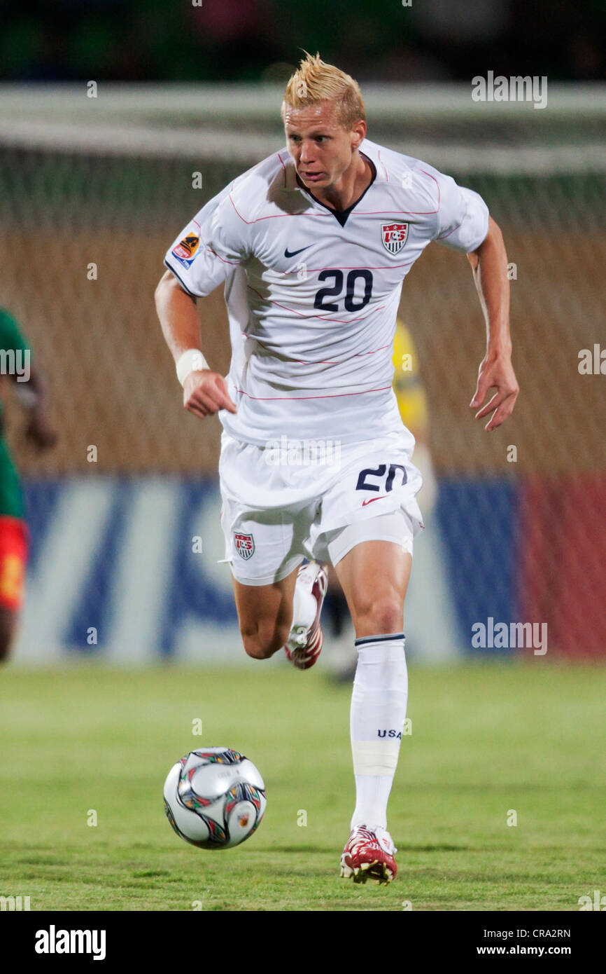 SUEZ, ÄGYPTEN - 29. SEPTEMBER: Brek Shea aus den Vereinigten Staaten am 29. September 2009 im Mubarak-Stadion in Suez, Ägypten, beim Spiel der FIFA U-20-Weltmeisterschaft Gruppe C gegen Kamerun. Nur redaktionelle Verwendung. Kommerzielle Nutzung verboten. (Foto: Jonathan Paul Larsen / Diadem Images) Stockfoto