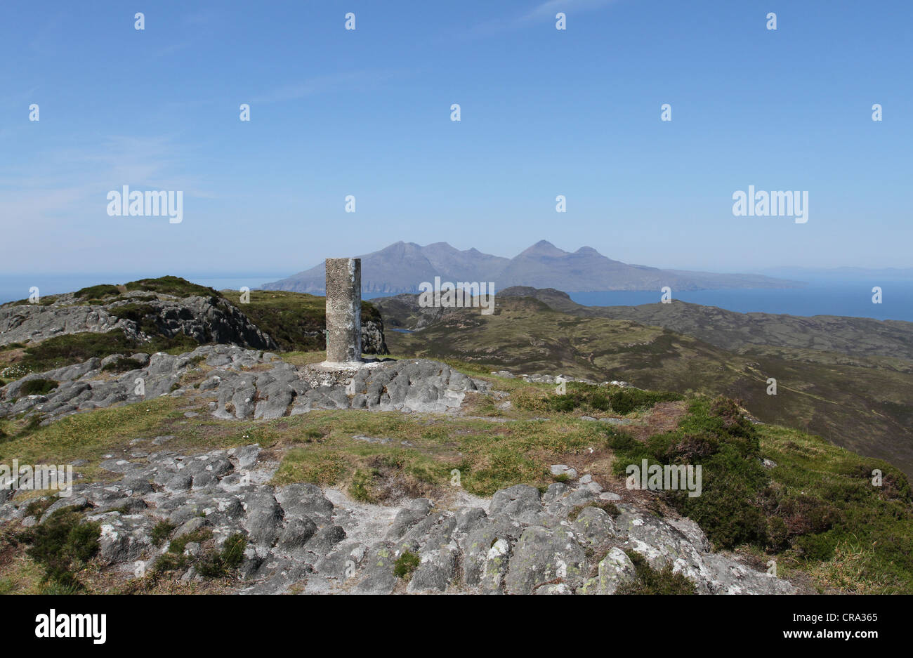 Trig Marker auf dem Gipfel eines sgurr Insel eigg Schottland Mai 2012 Stockfoto