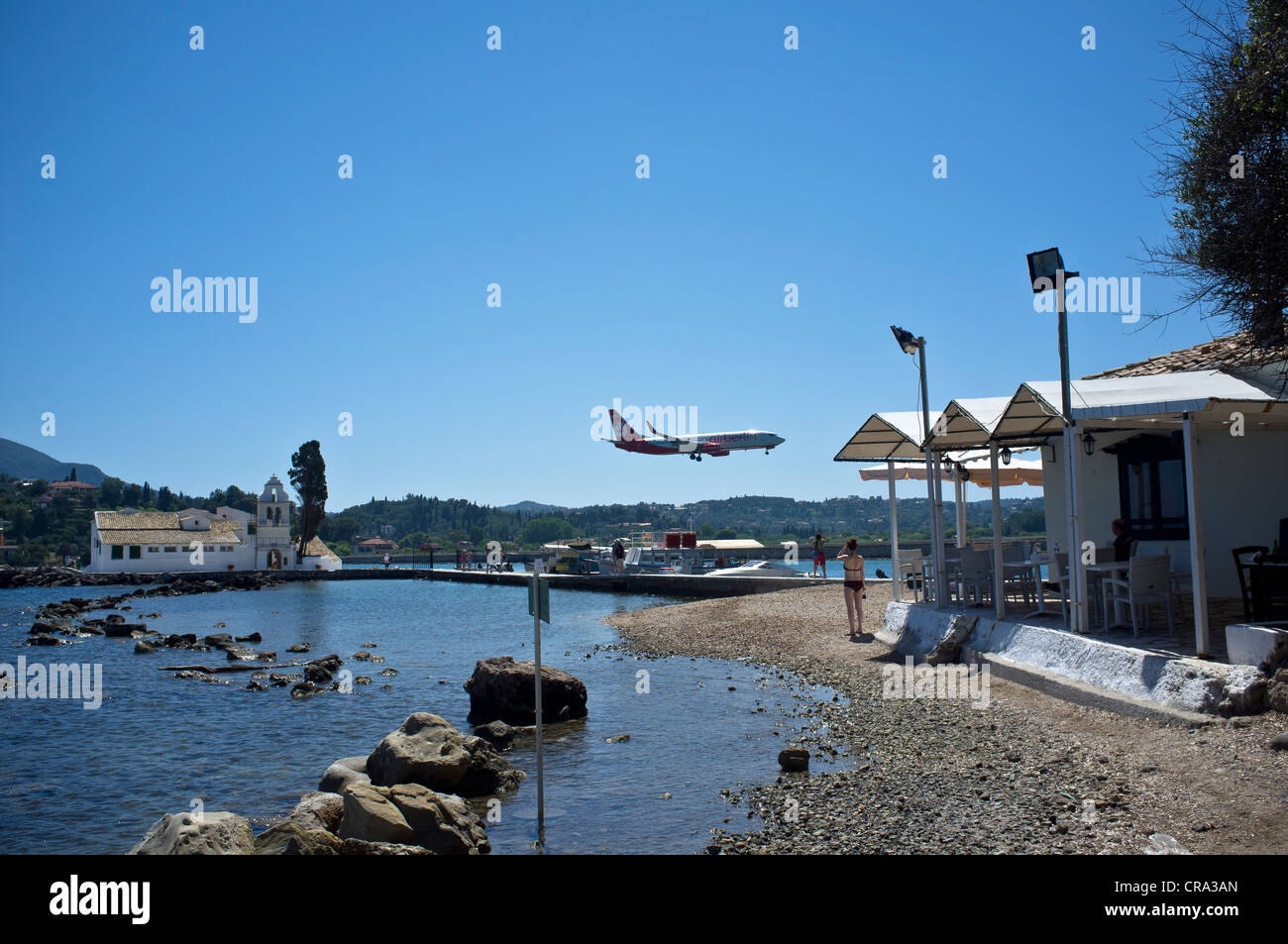 Jet am Flughafen Korfu landen hereinkommen Stockfotografie Alamy