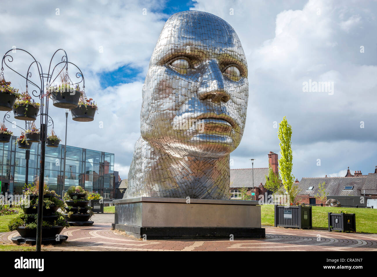 Die Statue von Rick Kirby berechtigt das Gesicht von Wigan in der Wiend im Zentrum Stadt. Stockfoto