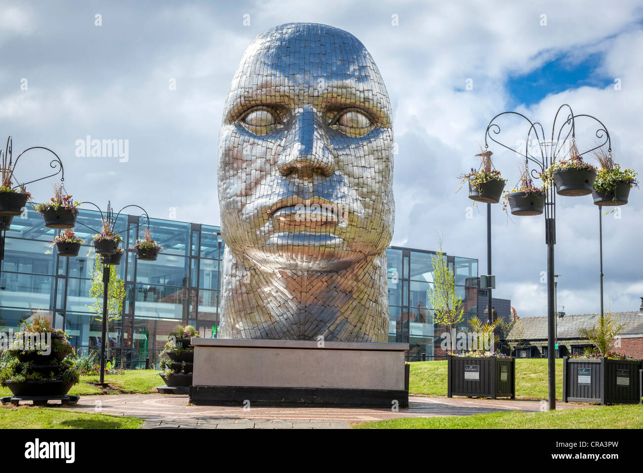 Die Statue von Rick Kirby berechtigt das Gesicht von Wigan in der Wiend im Zentrum Stadt. Stockfoto