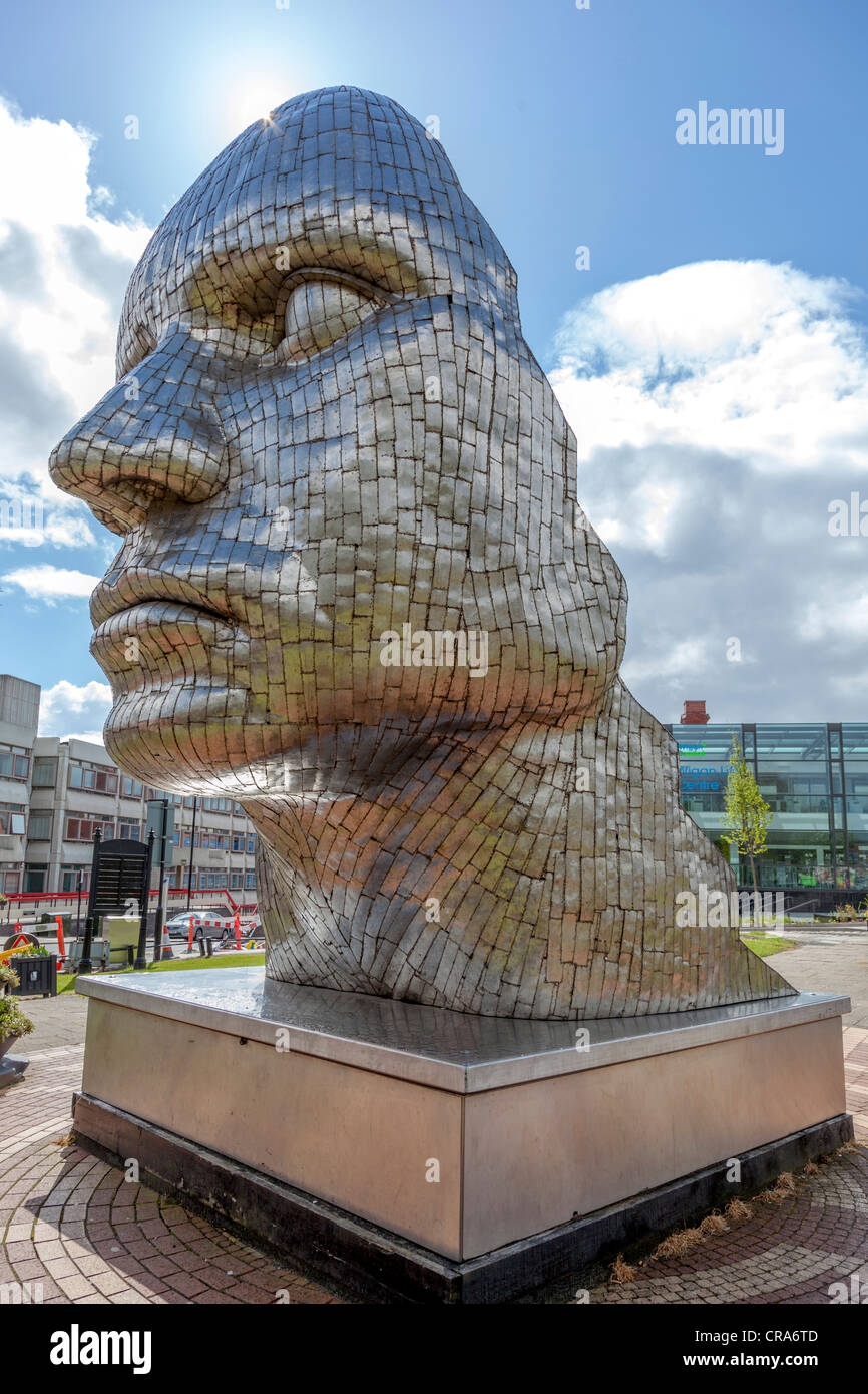 Die Statue von Rick Kirby berechtigt das Gesicht von Wigan in der Wiend im Zentrum Stadt. Stockfoto