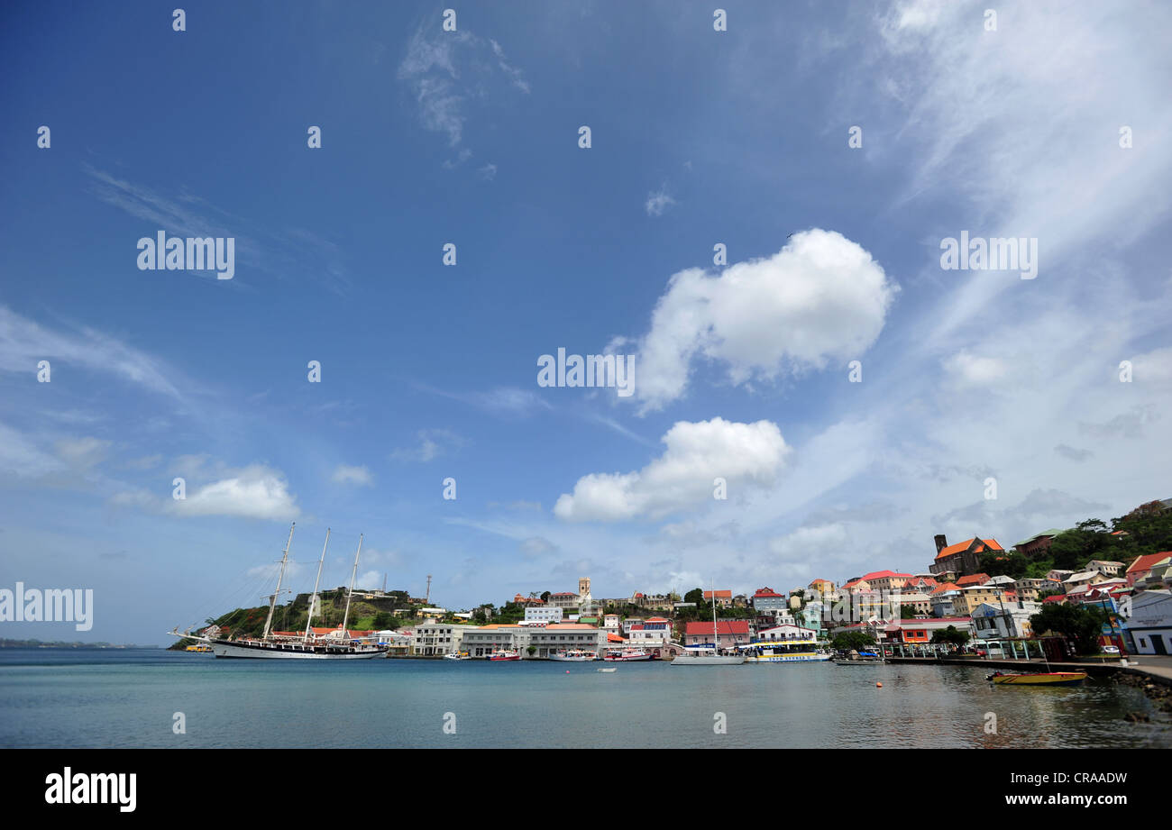 Ansicht St. Georges auf den Hafen, Hauptstadt von Grenada, Caribbean Stockfoto