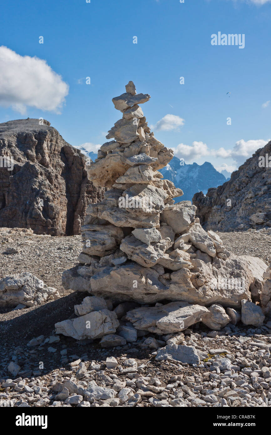 Cairn, Sass Pordoi Berg, 2925 m, Sellagruppe, Dolomiten, Italien, Europa Stockfoto