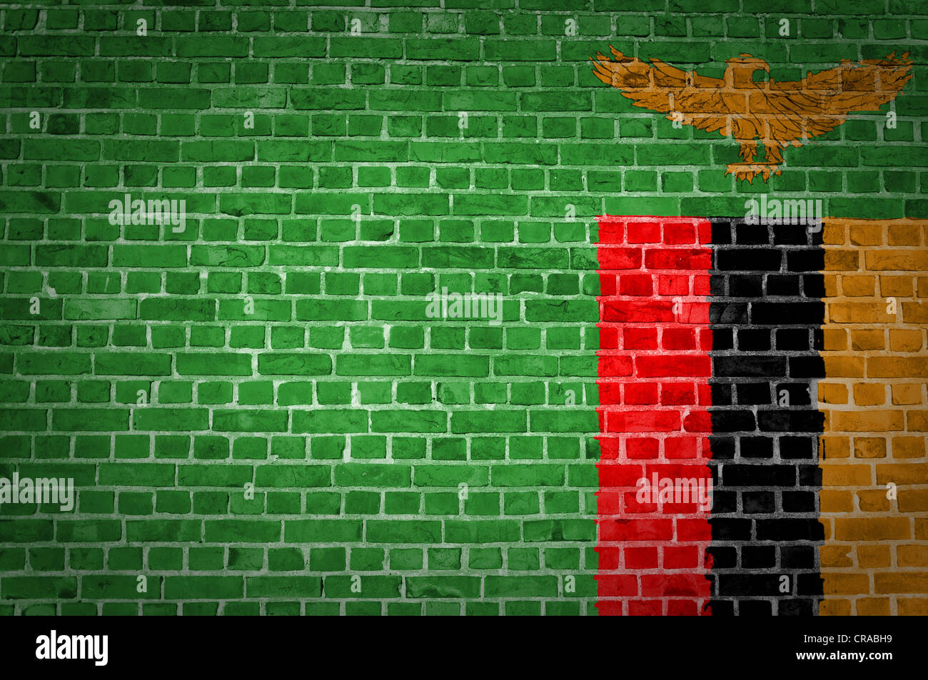 Ein Bild von der Sambia-Fahne gemalt auf eine Mauer in innerstädtischer Lage Stockfoto