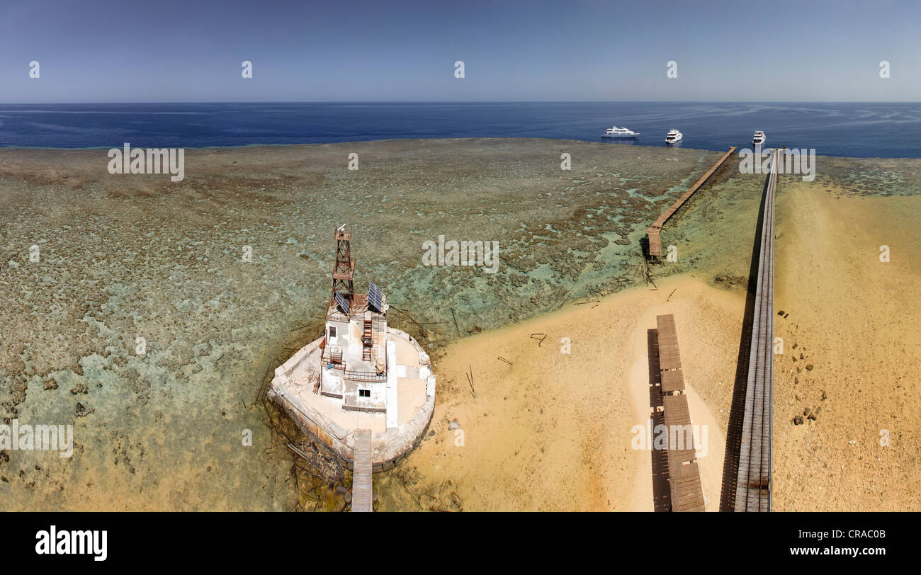 Panorama, Blick vom Leuchtturm Daedalus, Sandbank mit Jettys, Riffdach, Tauchen Schiffe, Daedalus Riff, Ägypten, Rotes Meer Stockfoto