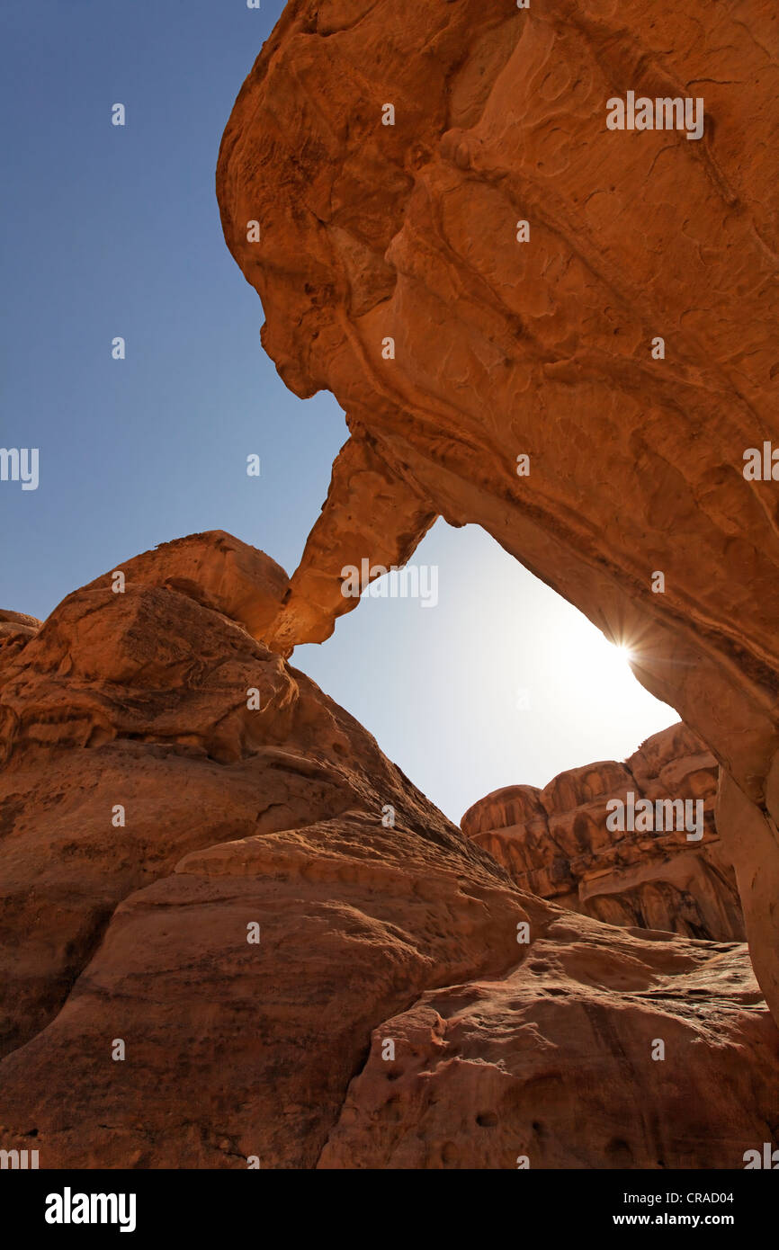 Rock-Brücke von Umm Fruth, Sonne, Wüste, Wadi Rum, Haschemitischen Königreich Jordanien, Naher Osten, Asien Stockfoto