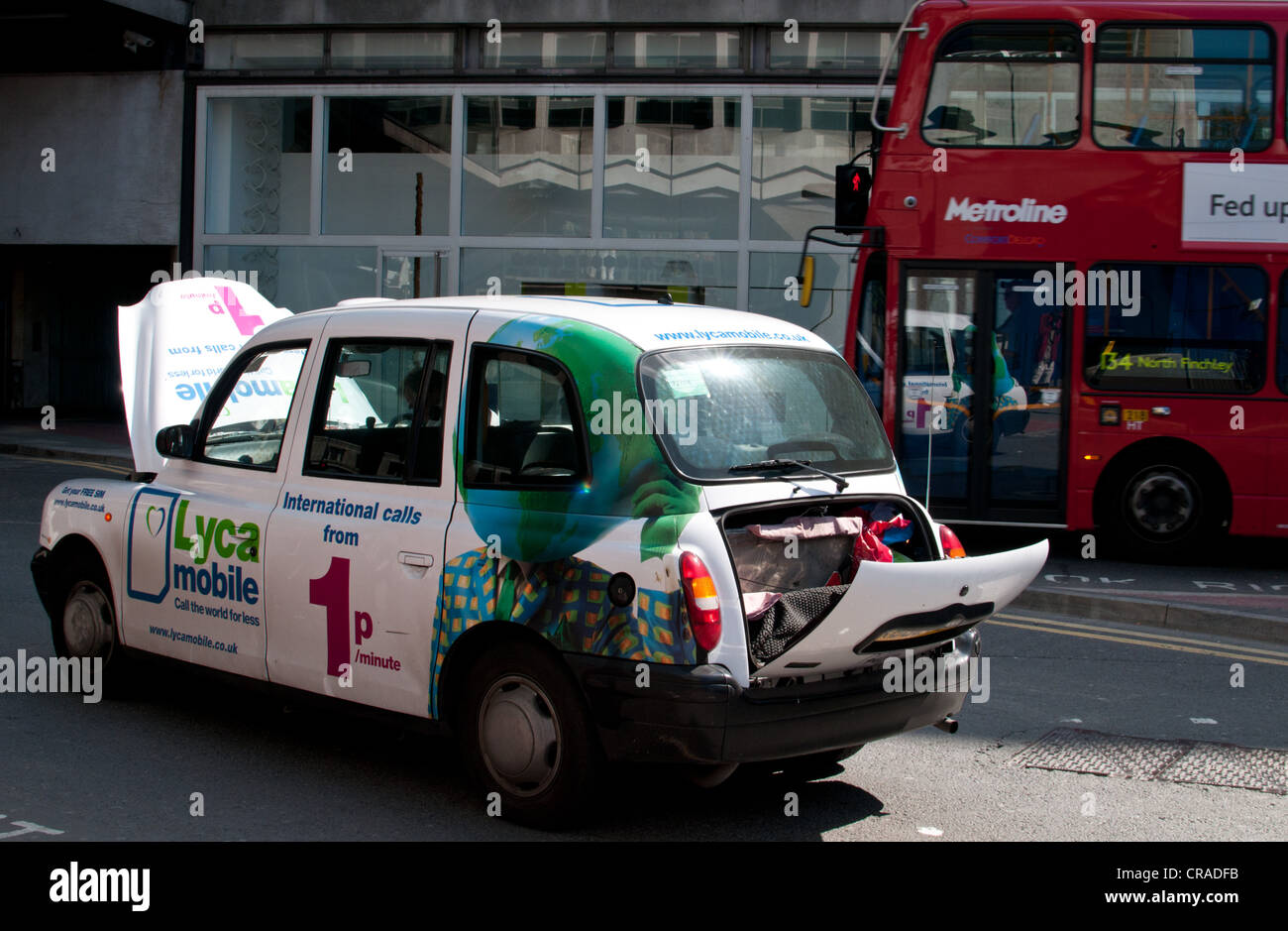 London Taxi, UK aufgeschlüsselt. Stockfoto