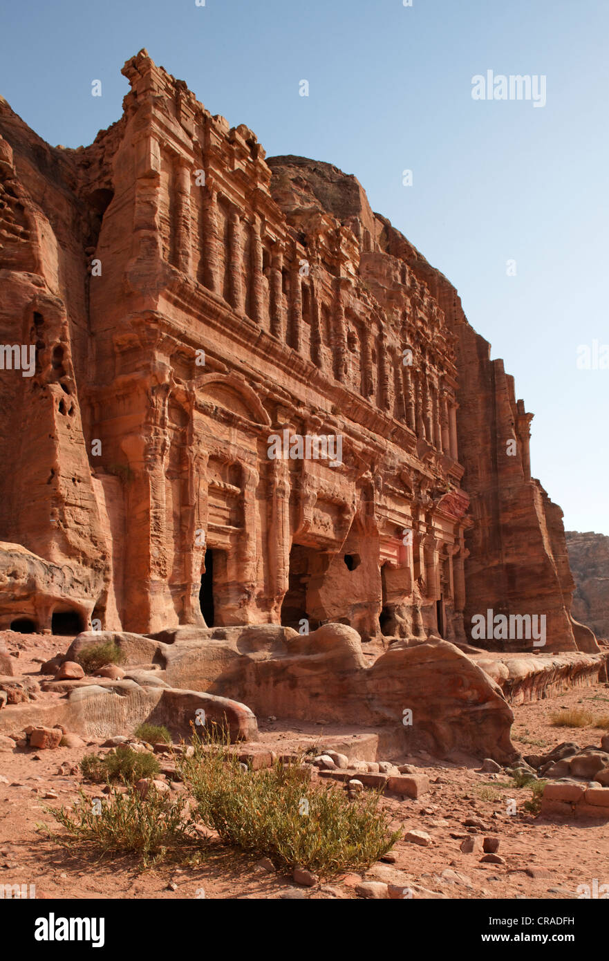 Palast-Grab, mit Pilastern, engagiert Spalten, Petra, die Hauptstadt der Nabatäer, Felsenstadt, Hertage der UNESCO Stockfoto